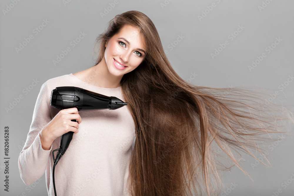 Un asciugacapelli per capelli fini può aiutare a combattere l'elettricità statica nei capelli?